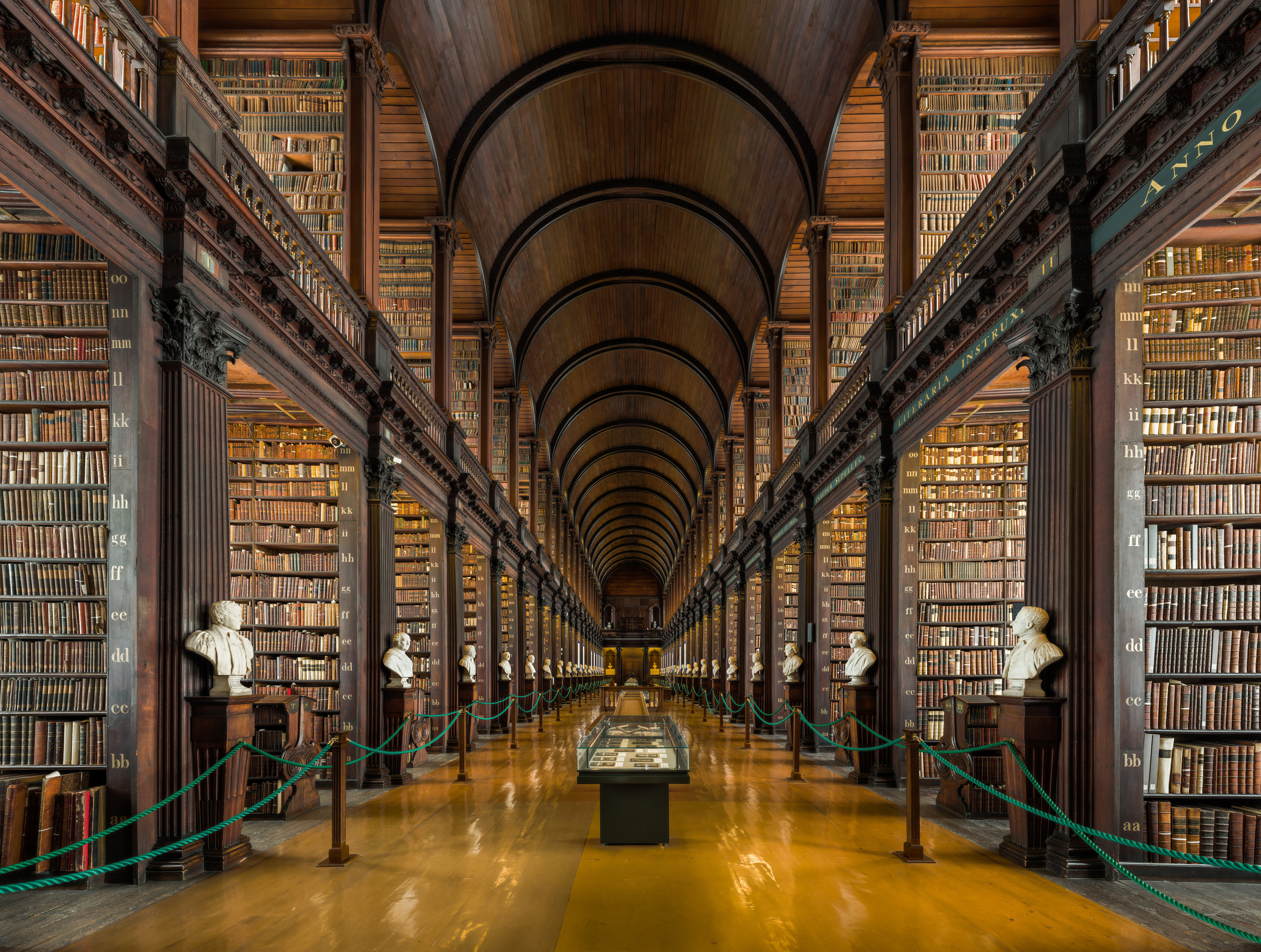 TOP  12  LIBRERIE INTERNAZIONALI, BY PREPLY,  SULLA BASE DELLE RECENSIONI SU GOOGLE   [IMMAGINE IN EVIDENZA:  TRINITY COLLEGE LIBRARY,  DUBLIN;  SELEZIONE FOTOGRAFICA DI WALTER GALASSO]