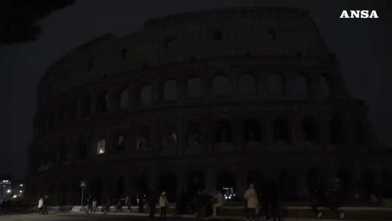 EARTH HOUR 2025  CONTRO LO SPRECO ENERGETICO,  SABATO 22 MARZO  20:30 – 21:30.  ROMA,  IL COLOSSEO AL BUIO   [COVER  25]