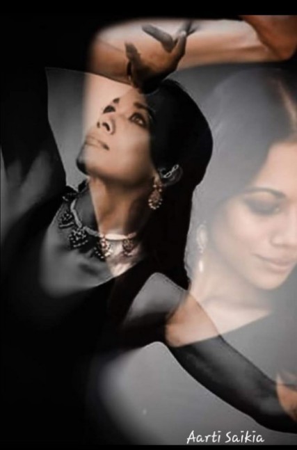 I like to slow dance in my mind… that is where my poetic motion begins…   (Articolo di  Aarti Saikia)   [Video  YouTube]