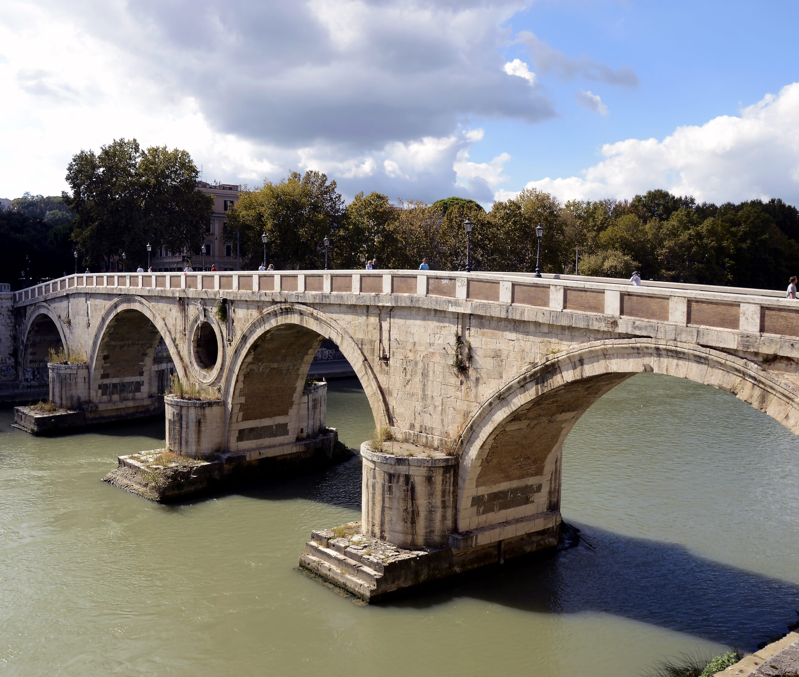 IL TEVERE NON FA LA SPIA   [Microracconto  20;  Comune:  ROMA]