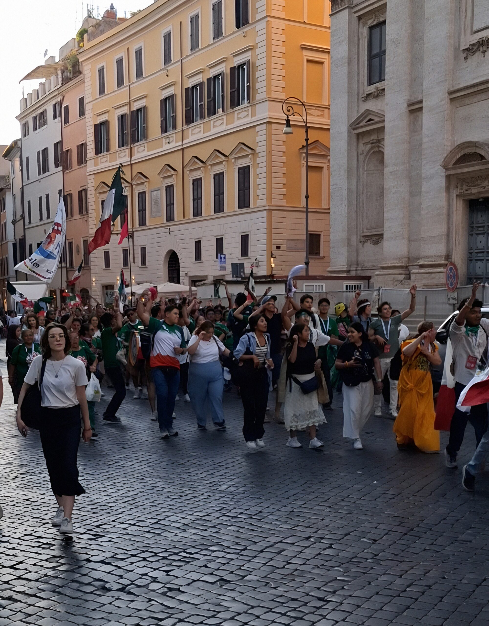 ROMA, GIUBILEO DEI GIOVANI 2025.  AMICHE E AMICI DEL MESSICO,  DA VIA DEI GIUBBONARI  AL GIARDINO  DI PIAZZA CAIROLI   [COVER  54;  VIDEO DI  WALTER GALASSO;  31-07-2025]