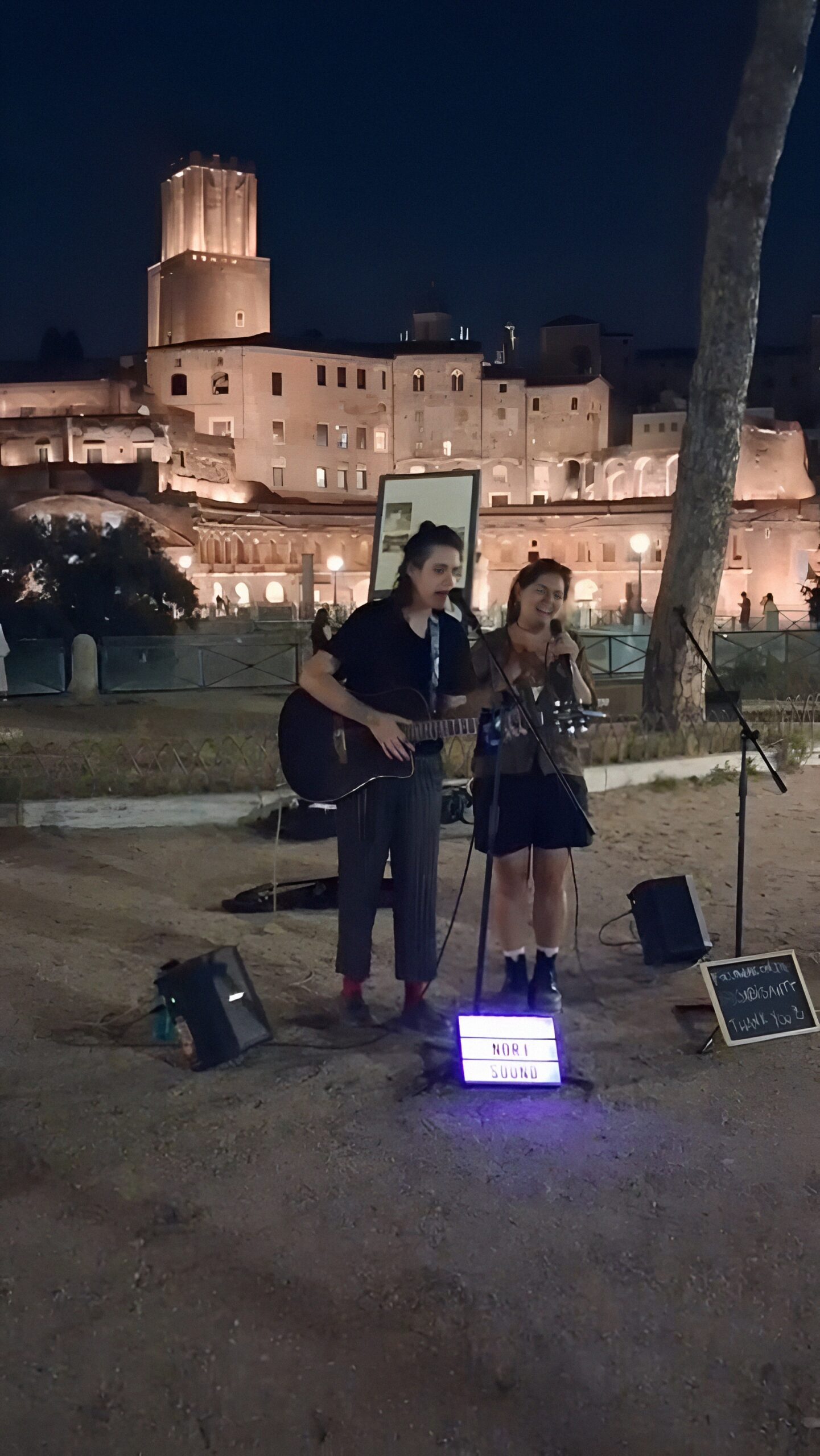 LA CANTAUTRICE  NORI  E SABINA  INTERPRETANO  “HEY JUDE”  (THE BEATLES), A ROMA   [VIDEO DI WALTER GALASSO;  11-08-2025]