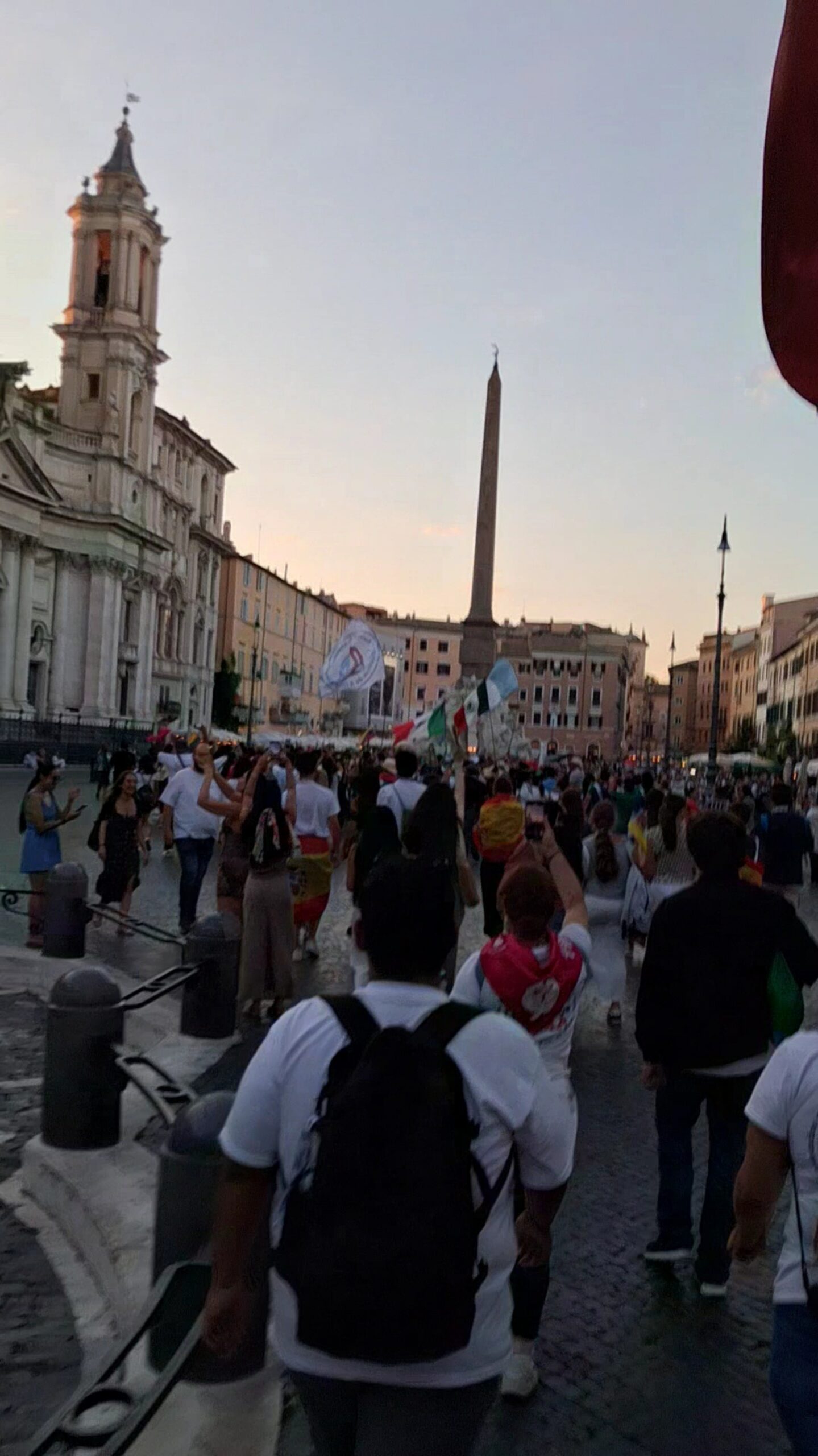 ROMA, GIUBILEO DEI GIOVANI 2025.  AMICHE E AMICI DEL MESSICO ARRIVANO A PIAZZA NAVONA   [COVER  55;  VIDEO DI  WALTER GALASSO;  31-07-2025]
